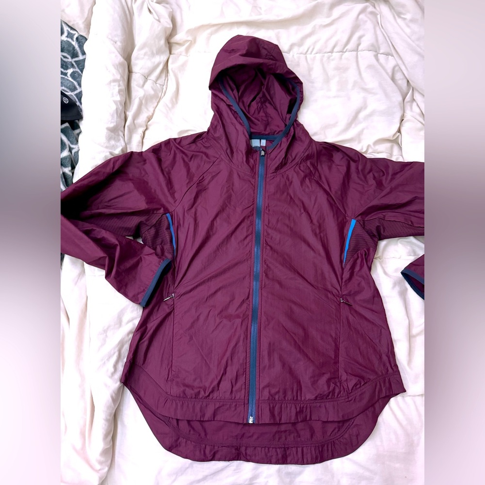 Arhleta windbreaker jacket size large.  In great condition